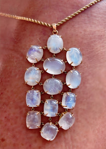 A Moonstone Cabochon pendant