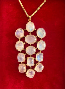 A Moonstone Cabochon pendant